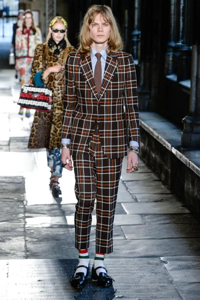 Look 16